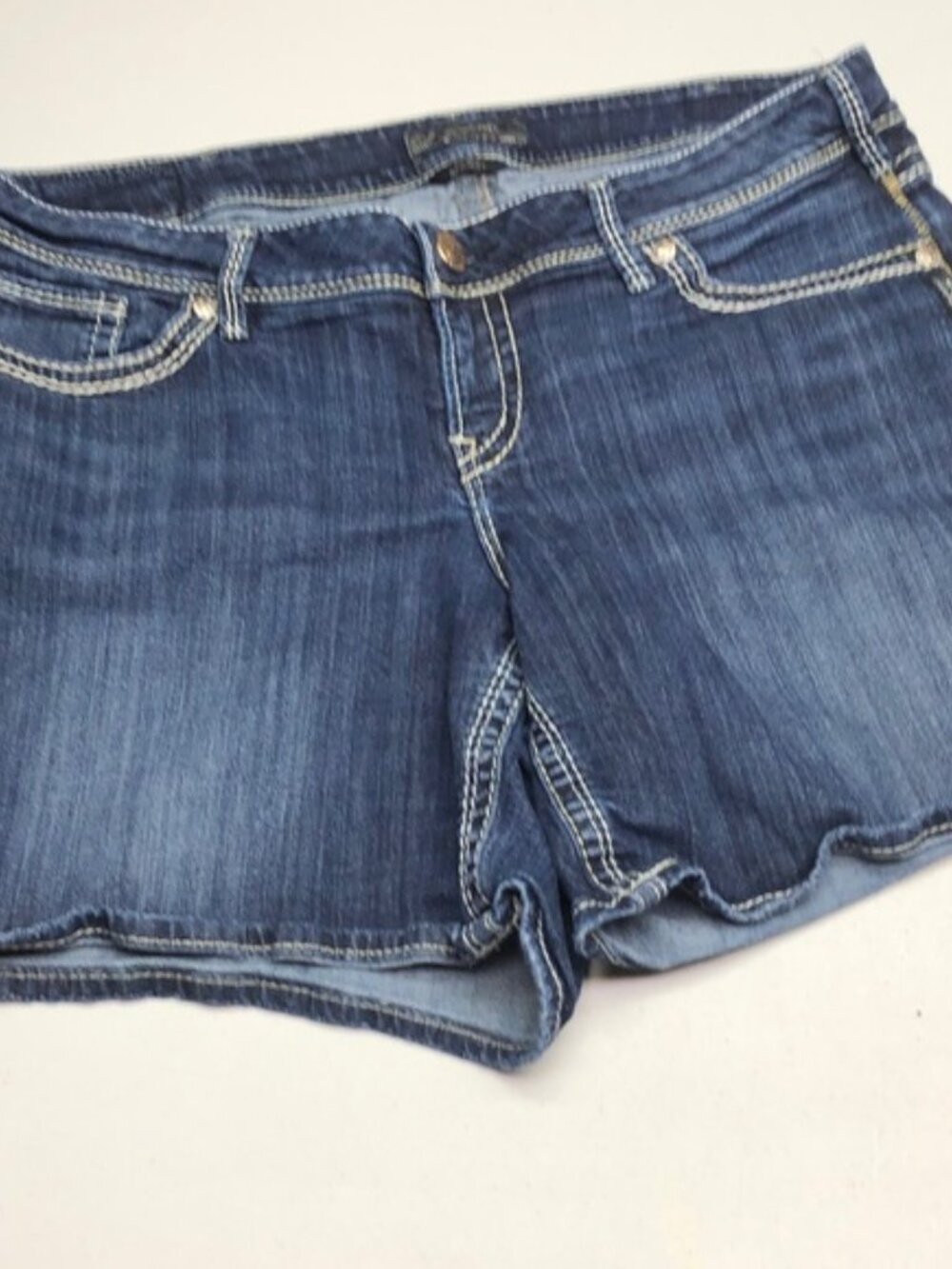 SILVER SUKI FACTORY JEAN SHORTS SZ 16/33 ⭐️